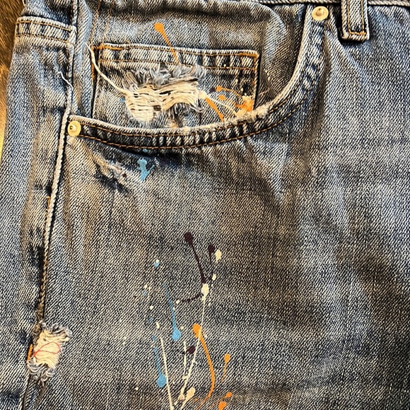 Zara pain splatter destroyed jeans with button fly. - Picture 6 of 6